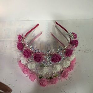 I’m selling girl hair band set of three